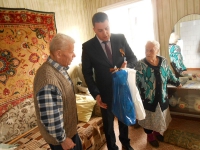 В преддверии 72-й годовщины Победы в Великой Отечественной войне ветеранам и труженикам тыла были вручены памятные подарки