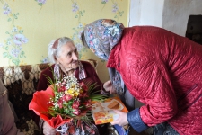 22 марта исполнилось 102 года Александре Николаевне Голубевой, старейшей жительнице села Станки, ветерану труда, труженику тыла.